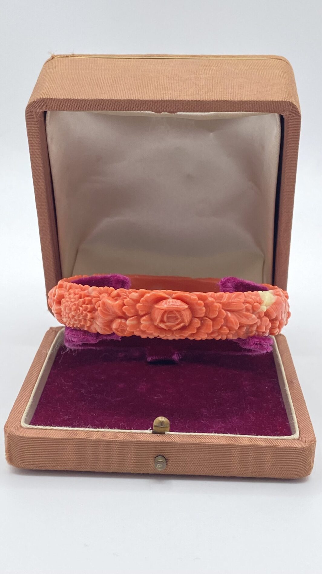 BRACCIALE VITTORIANO IN CELLULOIDE SCOLPITA, EFFETTO CORALLO. U.K. FINE XIX sec. - immagine 2