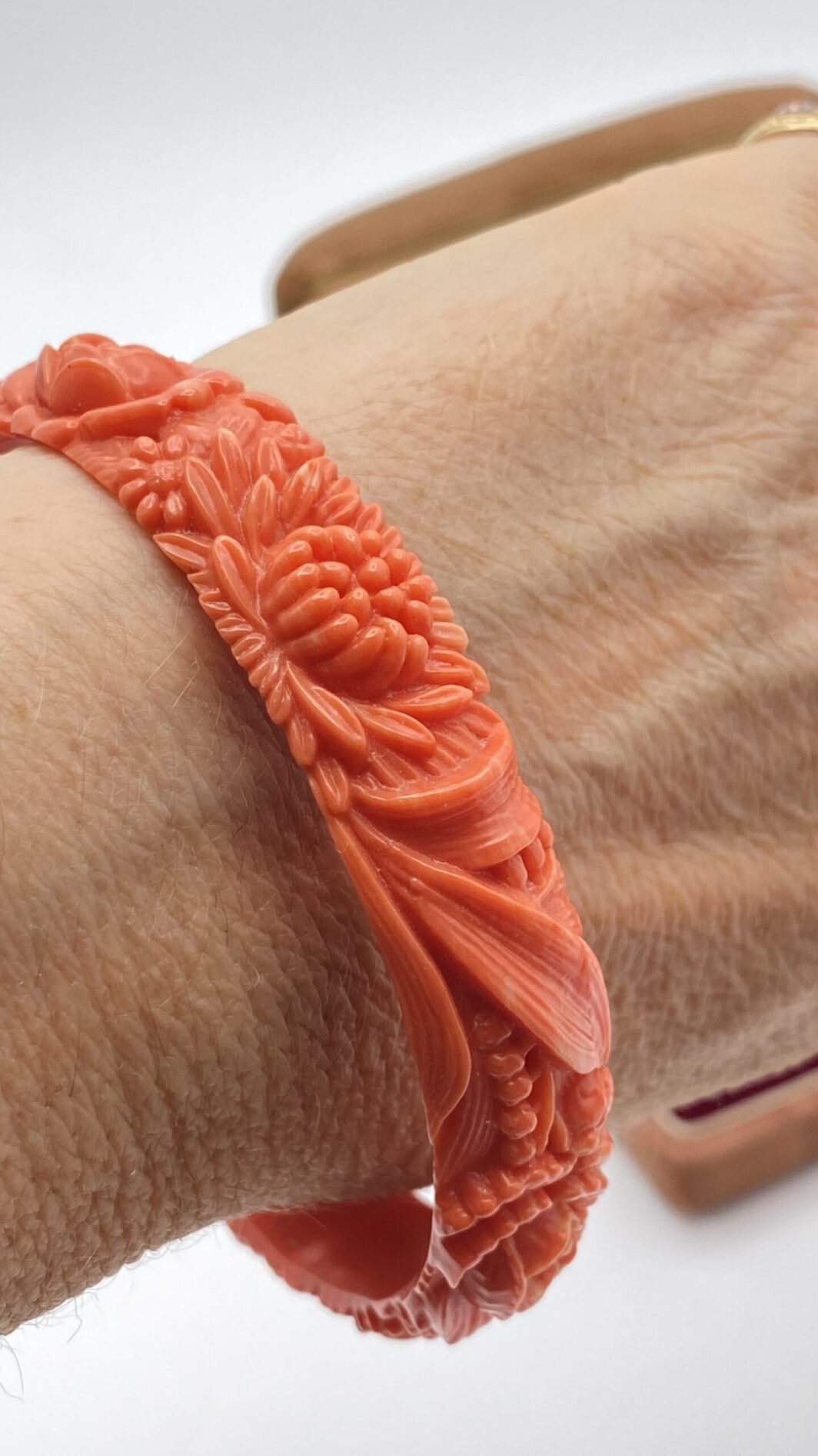 BRACCIALE VITTORIANO IN CELLULOIDE SCOLPITA, EFFETTO CORALLO. U.K. FINE XIX sec. - immagine 8