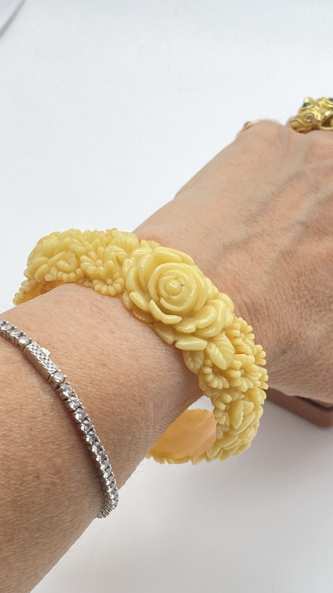 BRACCIALE VITTORIANO IN CELLULOIDE SCOLPITA, EFFETTO AVORIO. U.K. FINE XIX sec. - immagine 5