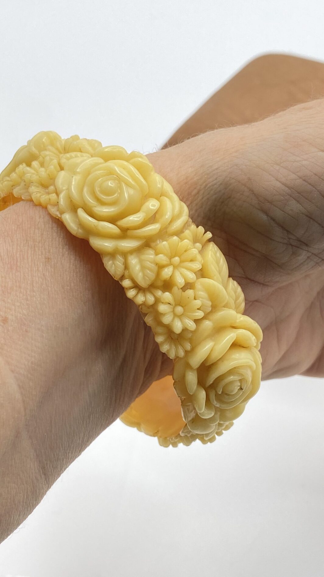 BRACCIALE VITTORIANO IN CELLULOIDE SCOLPITA, EFFETTO AVORIO. U.K. FINE XIX sec. - immagine 10