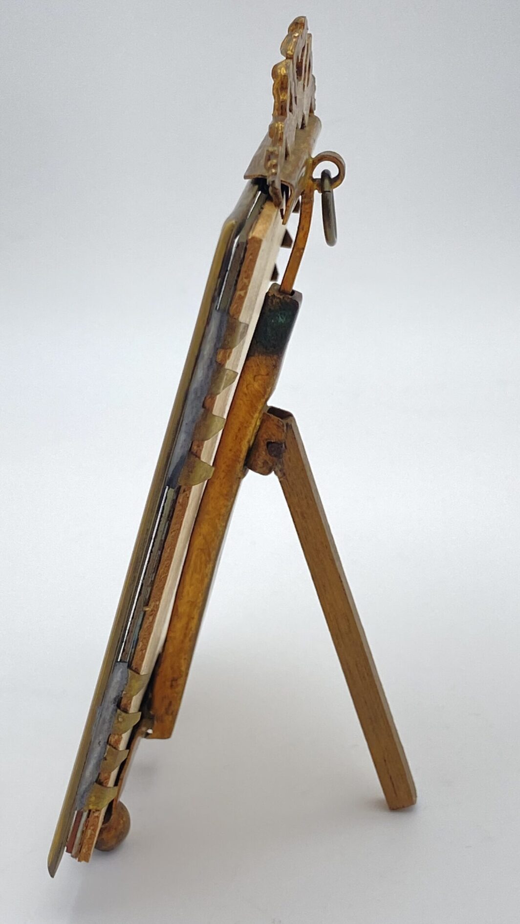 BELLISSIMO RITRATTO FEMMINILE DI STRAORDINARIA FATTURA, MINIATO A MANO SU MATERIALE ORGANICO PREZIOSO,  FIRMATA R. KALTENHUBER, ANNO 1941. - immagine 10