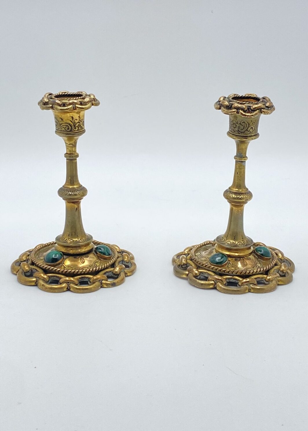 PAIO CANDELIERI DA SCRITTOIO IN BRONZO E MALACHITE. FRANCIA. XIX sec.