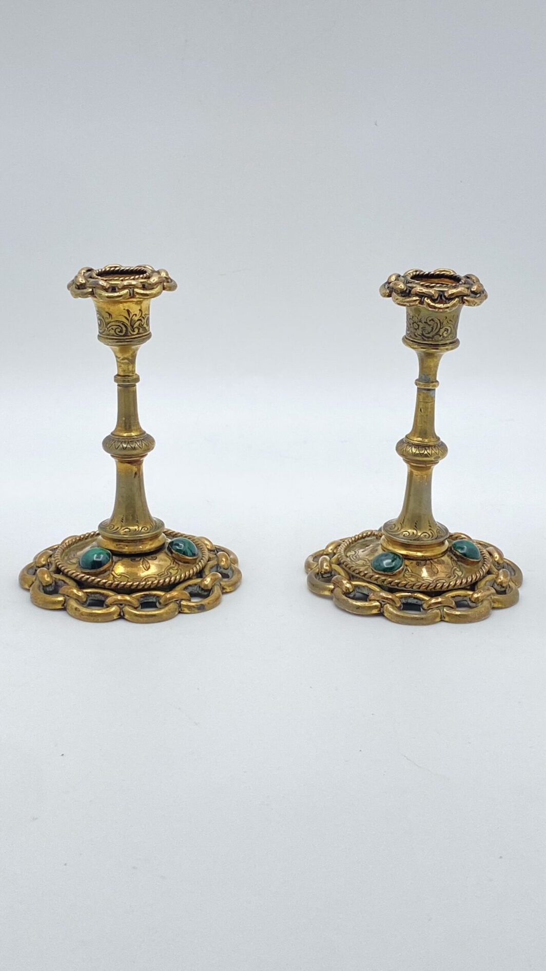 PAIO CANDELIERI DA SCRITTOIO IN BRONZO E MALACHITE. FRANCIA. XIX sec.