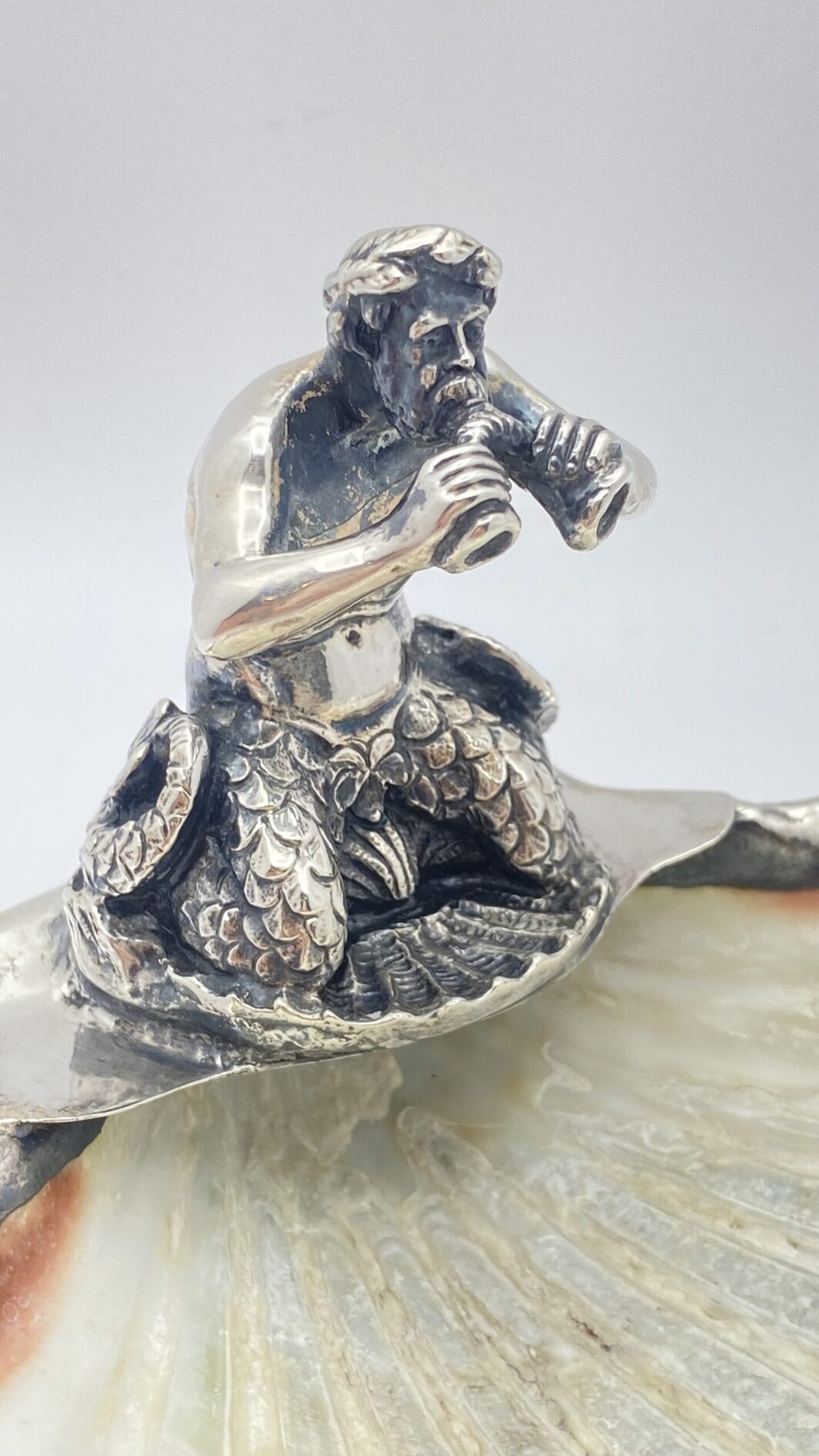 SALVER IN ARGENTO CON FIGURA DI TRITONE SU CONCHIGLIA. VINTAGE ANNI '50 - immagine 5