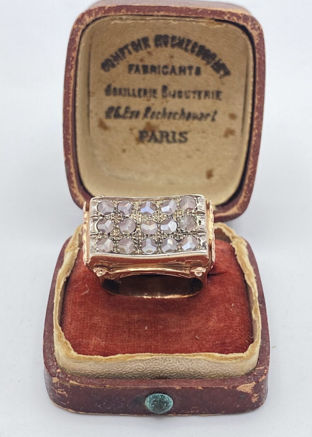 ANELLO ART DECO IN ORO 9kT, ARGENTO E DIAMANTI TAGLIO CORONÈ.