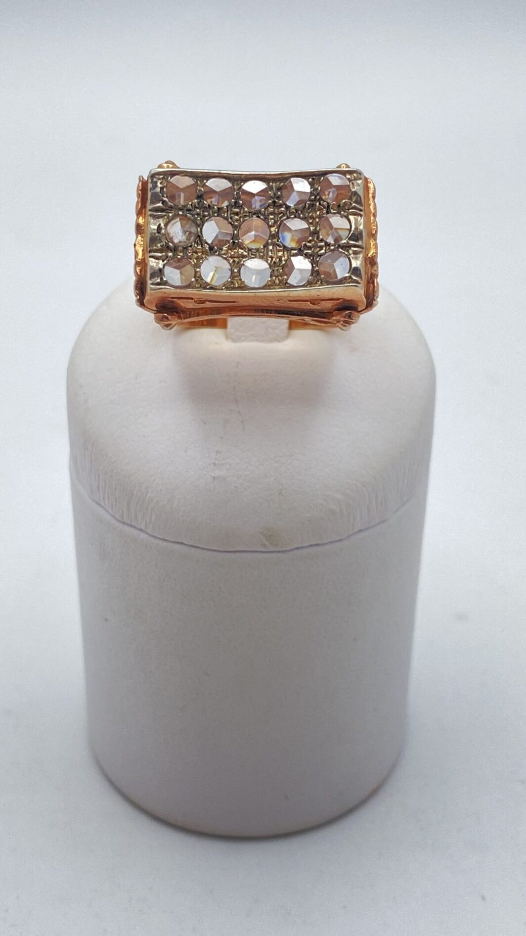 ANELLO ART DECO IN ORO 9kT, ARGENTO E DIAMANTI TAGLIO CORONÈ. - immagine 3