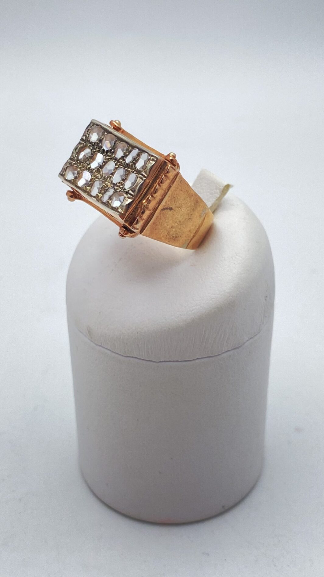 ANELLO ART DECO IN ORO 9kT, ARGENTO E DIAMANTI TAGLIO CORONÈ. - immagine 4
