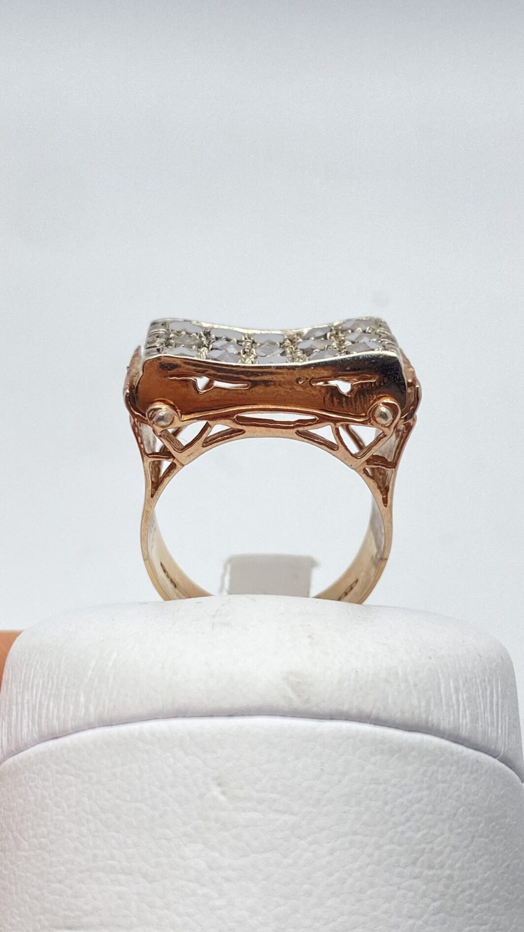 ANELLO ART DECO IN ORO 9kT, ARGENTO E DIAMANTI TAGLIO CORONÈ. - immagine 6