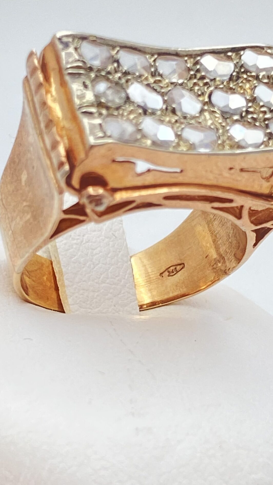 ANELLO ART DECO IN ORO 9kT, ARGENTO E DIAMANTI TAGLIO CORONÈ. - immagine 8