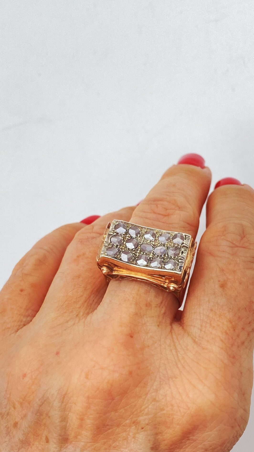 ANELLO ART DECO IN ORO 9kT, ARGENTO E DIAMANTI TAGLIO CORONÈ. - immagine 9