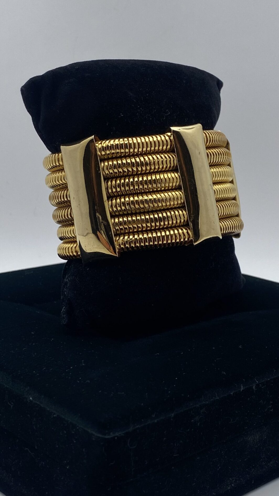 “GENNY” VINTAGE. BRACCIALE SEMIRIGIDO A POLSIERA IN METALLO GOLDTONE. - immagine 6