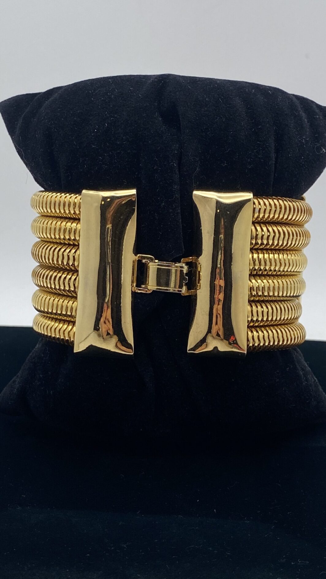 “GENNY” VINTAGE. BRACCIALE SEMIRIGIDO A POLSIERA IN METALLO GOLDTONE. - immagine 13