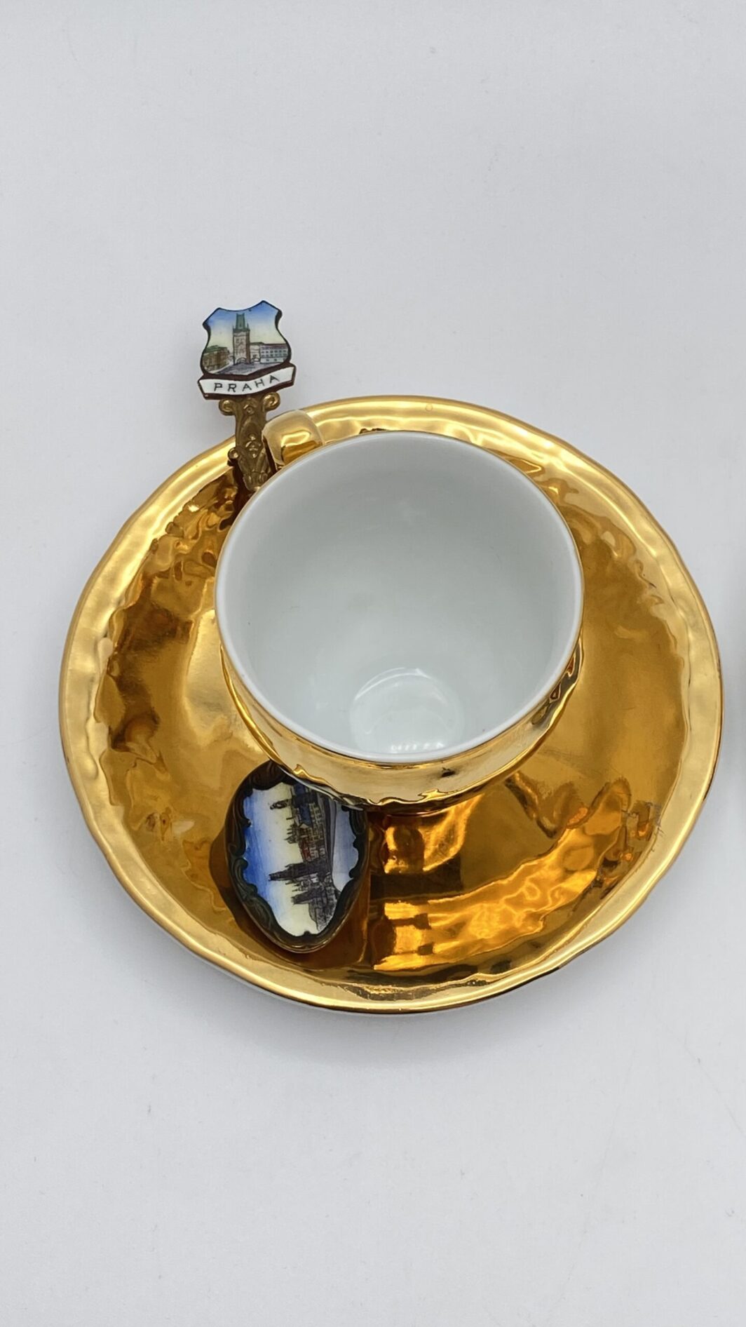 TÊTE-À-TÊTES DI TAZZINE IN PORCELLANA DORATA, CON CUCCHIAINI SMALTATI ORIGINALI. SOUVENIR VINTAGE ANNI ‘50 ca. PRAGA - immagine 20
