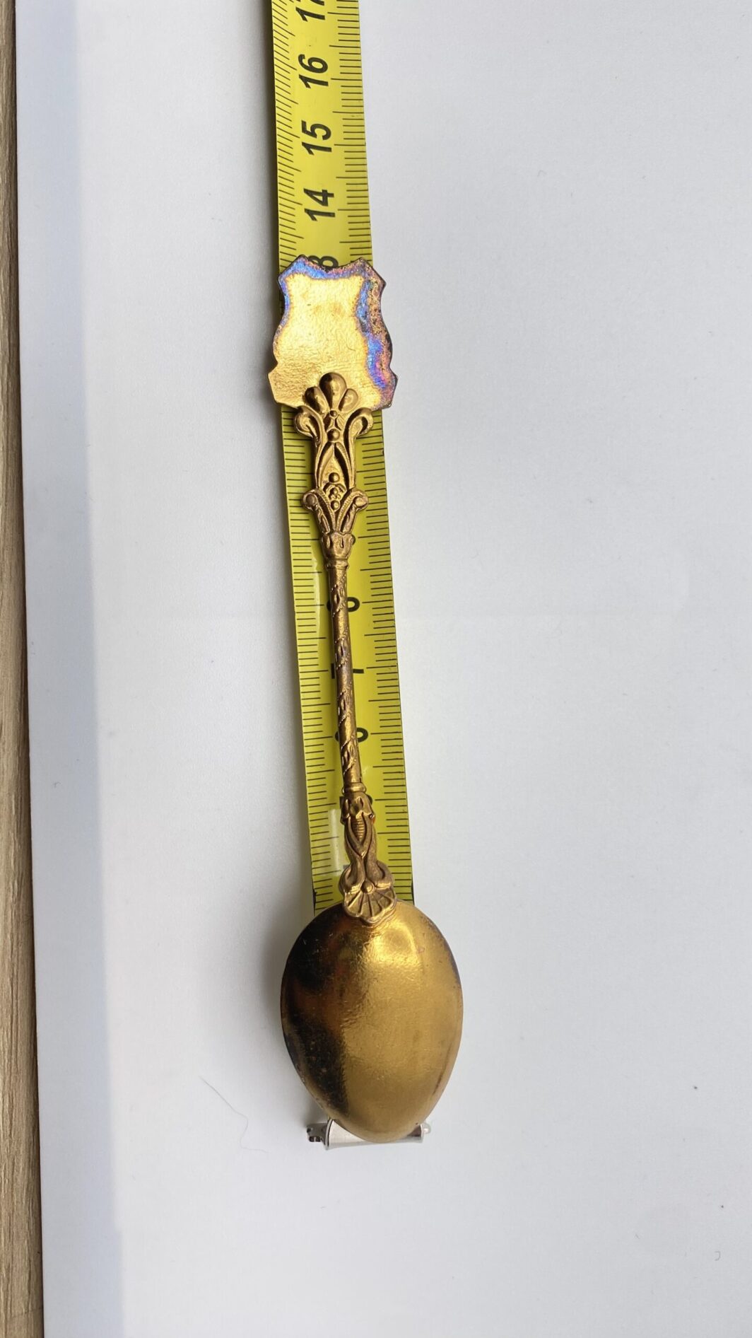 TÊTE-À-TÊTES DI TAZZINE IN PORCELLANA DORATA, CON CUCCHIAINI SMALTATI ORIGINALI. SOUVENIR VINTAGE ANNI ‘50 ca. PRAGA - immagine 5