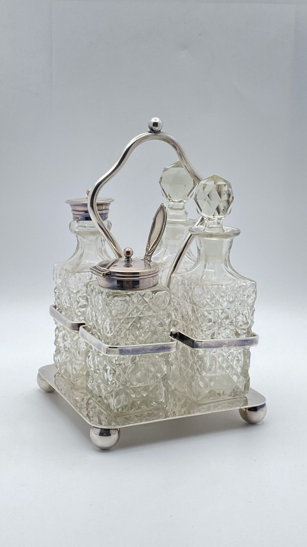 CRUET IN SHEFFIELD. PUNZONI DELL’ORAFO BARKER BROTHERS & Co. CITTÀ DI BIRMINGHAM ANNO 1886 ca.