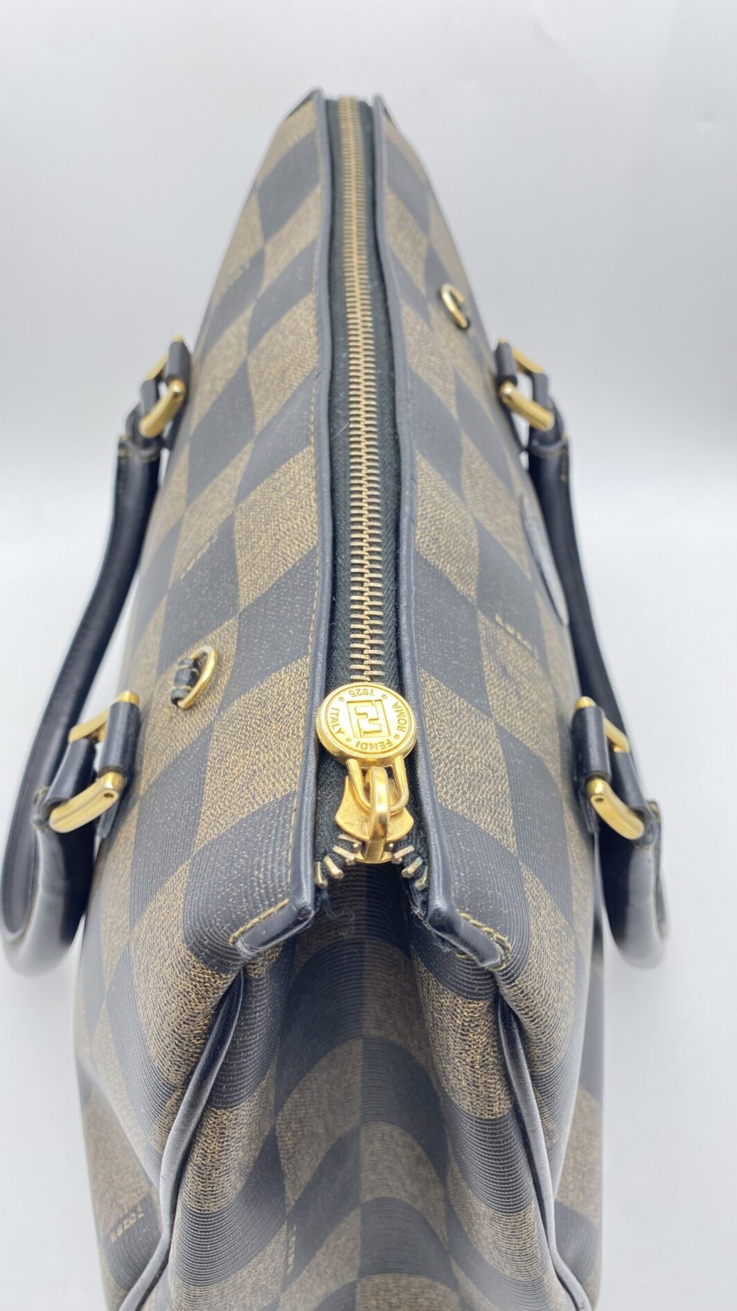 FENDI PEQUIN PVC BORSA A MANO VINTAGE IN PELLE MARRONE NERO - immagine 10