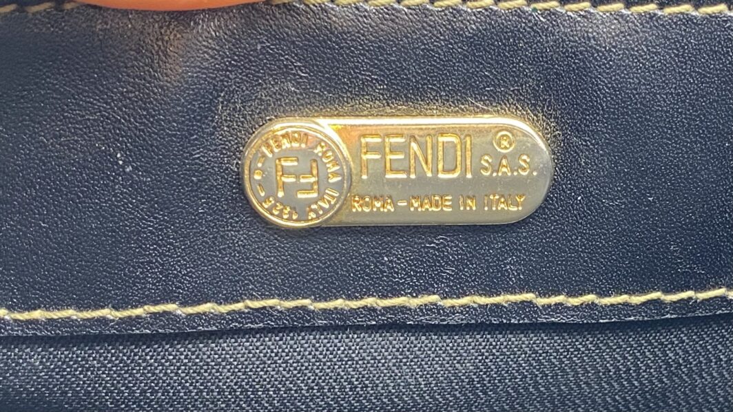 FENDI PEQUIN PVC BORSA A MANO VINTAGE IN PELLE MARRONE NERO - immagine 23