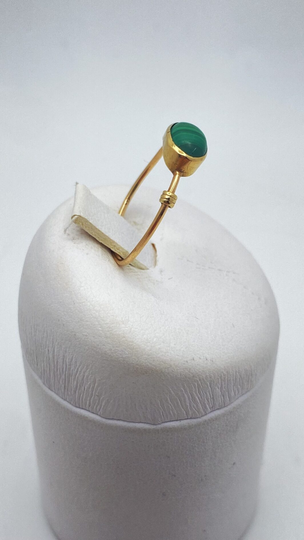 ANTICO ANELLO GEORGIANO IN ORO 9KT CON MALACHITE. INGHILTERRA, EPOCA GIORGIO IV, 1820 ca. - immagine 6