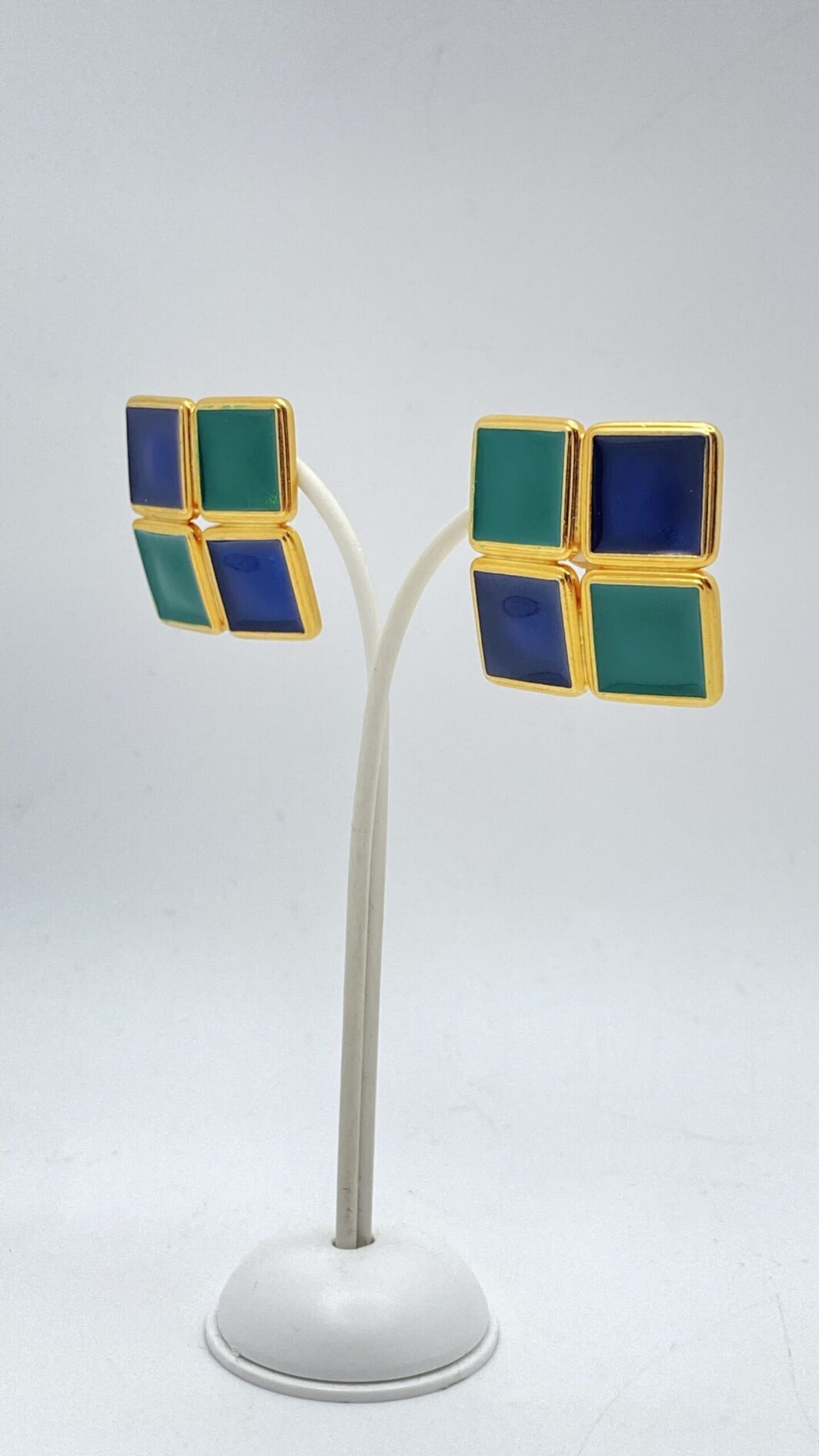 ORECCHINI VINTAGE ANNI ‘80 A SMALTI BLU E VERDI. UNSIGNED. - immagine 5