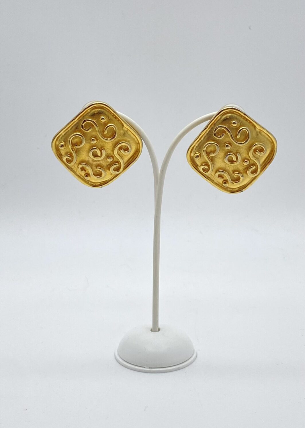ORECCHINI ERWIN PEARL VINTAGE ANNI ‘90, IN METALLO GOLDTONE A CONTRASTO.