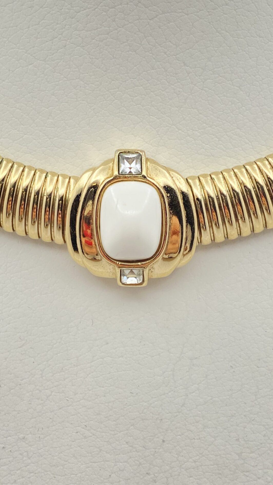 GIVENCHY ANNI ‘90. COLLIER TUBO GAS WHITE CABOCHON CRYSTAL. - immagine 3