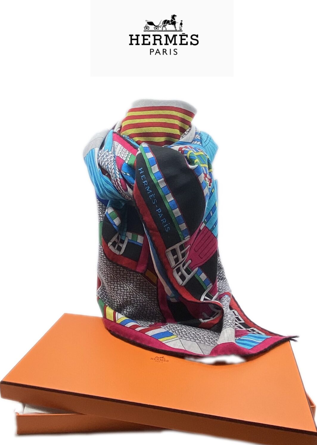 HERMÈS CHÂLE VINTAGE “SANGLES EN ZIGZAG” by VIRGINIE JAMIN (140cm). IN CASHMERE E SETA, CON SCATOLA ORIGINALE. FRANCIA 2020 ca.