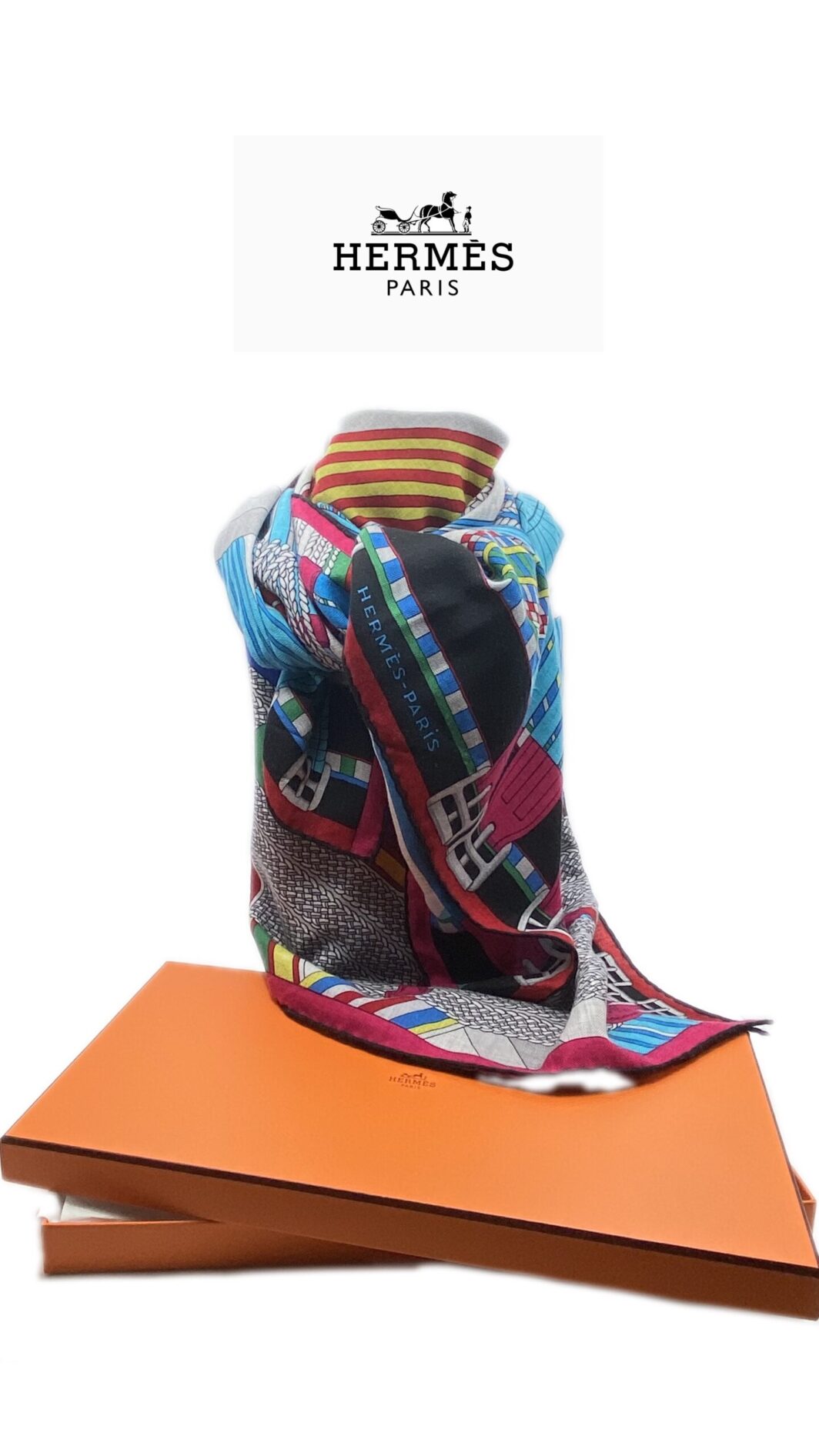 HERMÈS CHÂLE VINTAGE “SANGLES EN ZIGZAG” by VIRGINIE JAMIN (140cm). IN CASHMERE E SETA, CON SCATOLA ORIGINALE. FRANCIA 2020 ca.