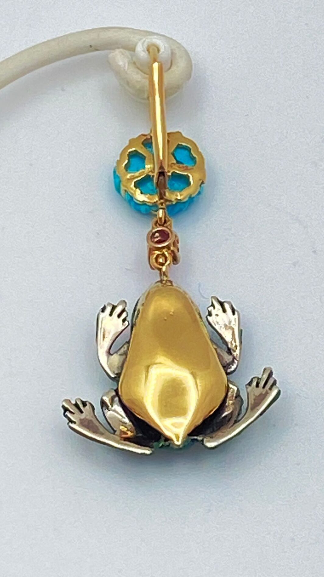ORECCHINI IN ORO 14KT CON RANE SMALTATE, RUBINI E DIAMANTI - immagine 5