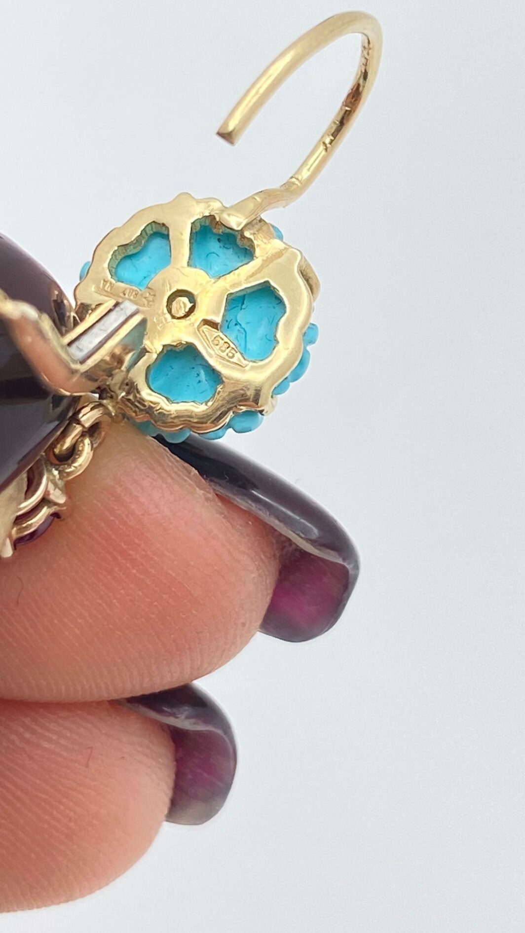 ORECCHINI IN ORO 14KT CON RANE SMALTATE, RUBINI E DIAMANTI - immagine 8