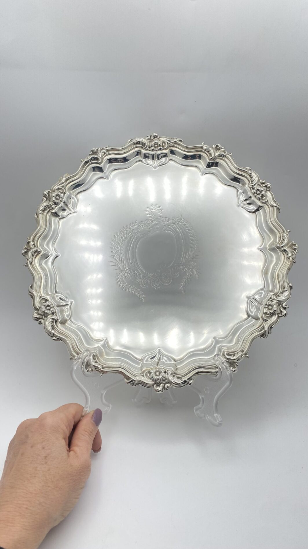 SALVER IN SHEFFIELD FIRMATO WALKER & HALL. CITTÀ DI SHEFFIELD, ANNO 1861. - immagine 4