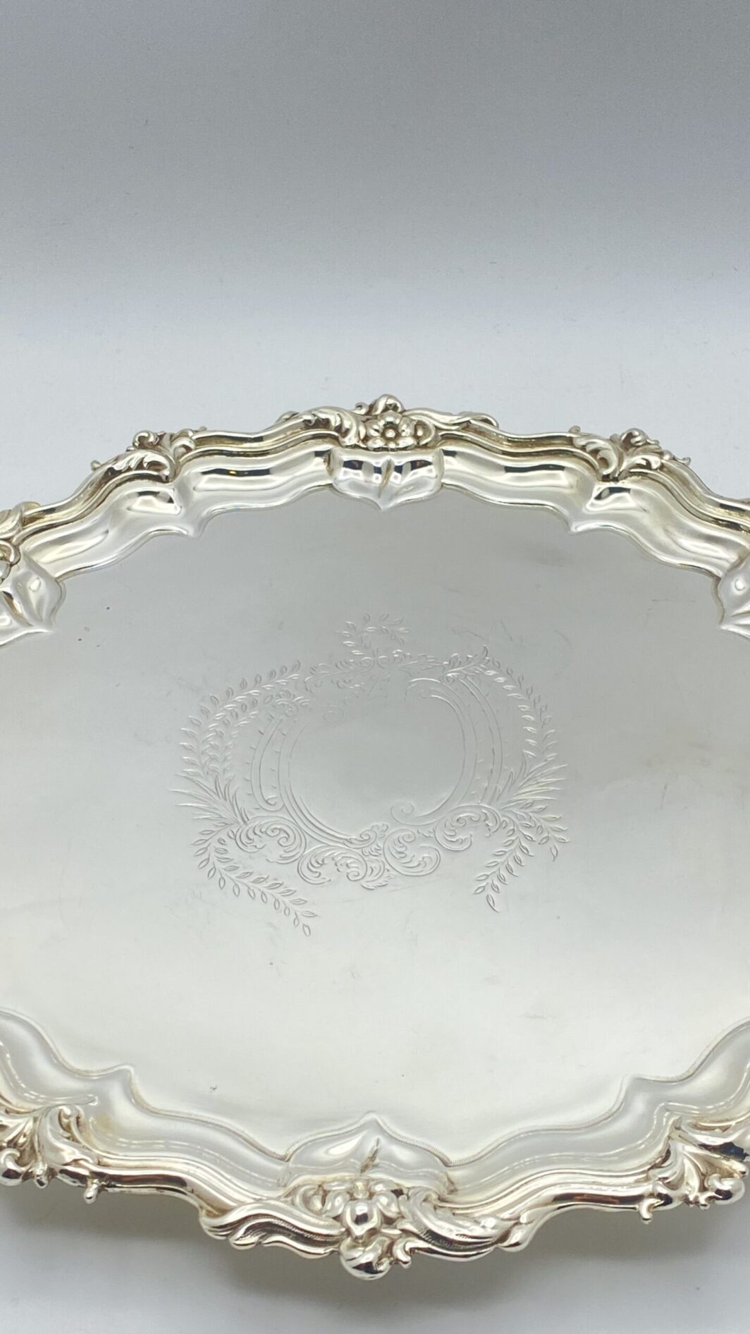 SALVER IN SHEFFIELD FIRMATO WALKER & HALL. CITTÀ DI SHEFFIELD, ANNO 1861. - immagine 6