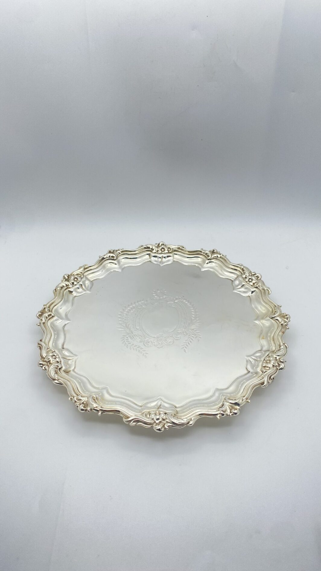 SALVER IN SHEFFIELD FIRMATO WALKER & HALL. CITTÀ DI SHEFFIELD, ANNO 1861. - immagine 7