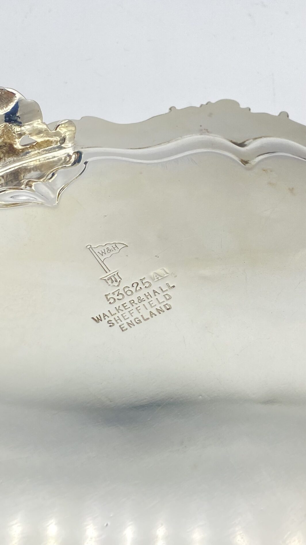 SALVER IN SHEFFIELD FIRMATO WALKER & HALL. CITTÀ DI SHEFFIELD, ANNO 1861. - immagine 10