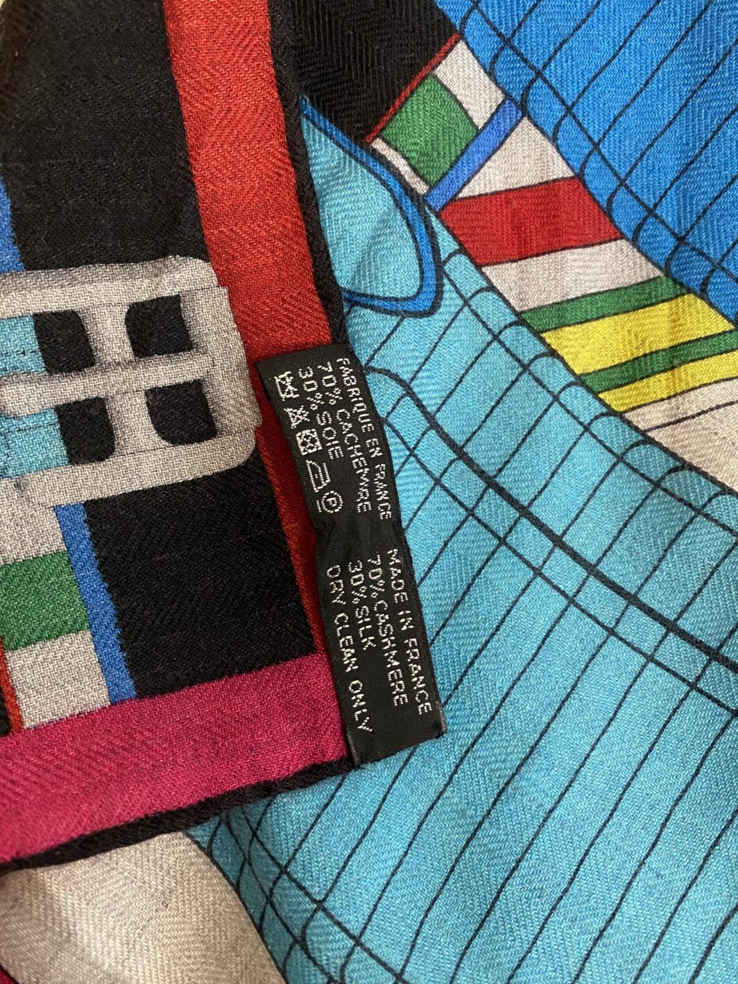 HERMÈS CHÂLE VINTAGE “SANGLES EN ZIGZAG” by VIRGINIE JAMIN (140cm). IN CASHMERE E SETA, CON SCATOLA ORIGINALE. FRANCIA 2020 ca. - immagine 5