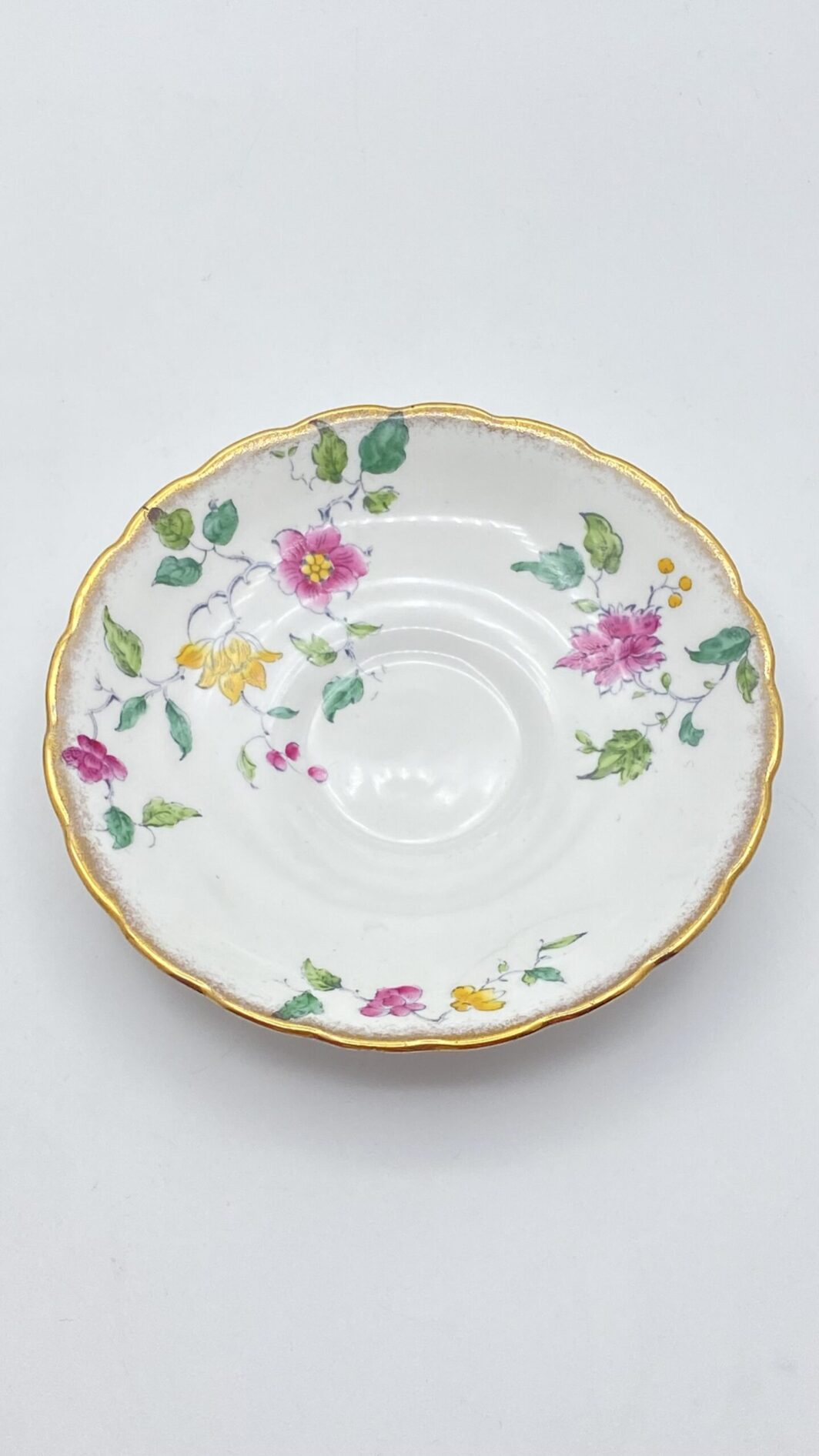 TAZZA DA TÈ CON PIATTINO, IN PORCELLANA FIRMATA “PLANT TUSCAN CHINA” SMALTATA. INGHILTERRA, EPOCA EDOARDIANA, INIZI XX sec. - immagine 5