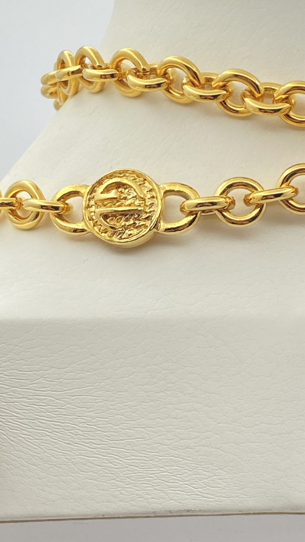 “GUY LAROCHE” PARURE IN METALLO GOLDTONE. PARIGI, VINTAGE ANNI ‘80. - immagine 18