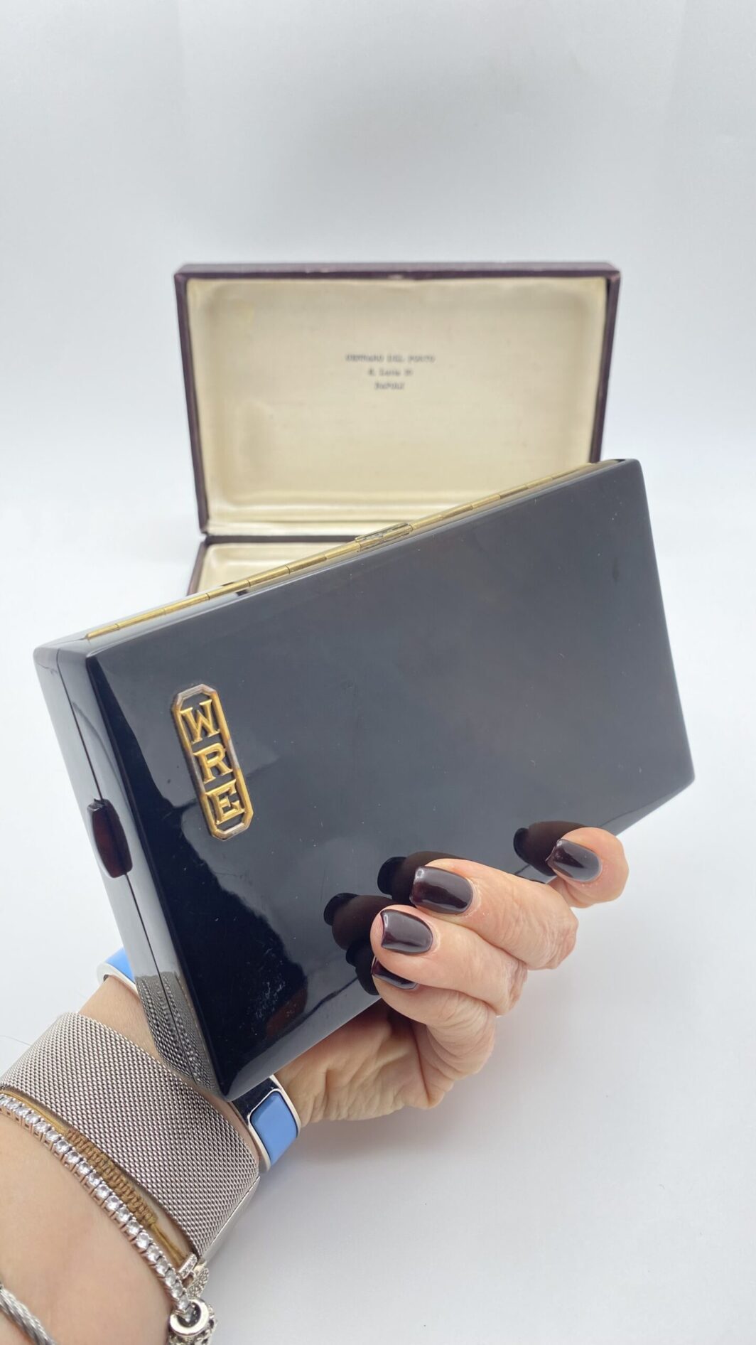 TROUSSE ART DECO IN BACHELITE TARTARUGA: IL LUSSO SENZA TEMPO DEL BEAUTY VINTAGE. - immagine 6