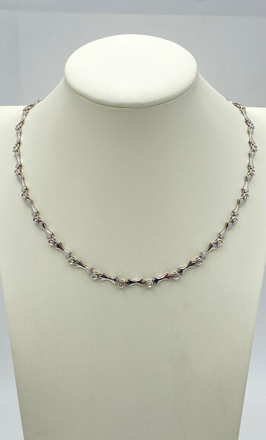 MERAVIGLIOSO COLLIER IN ORO BIANCO 18 CT CON UN CARATO DI BRILLANTI. VINTAGE ANNI '80