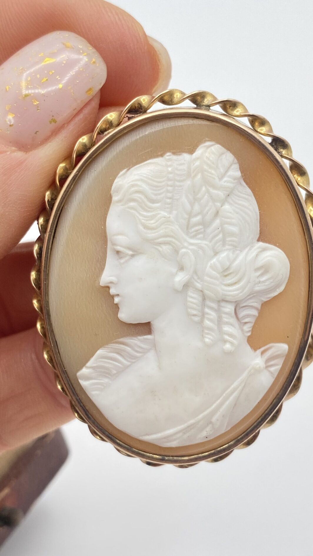 STRAORDINARIA SPILLA DI EPOCA GEORGIANA, CON CAMEO IN ORO 9KT. FINE XVIII sec. - immagine 6