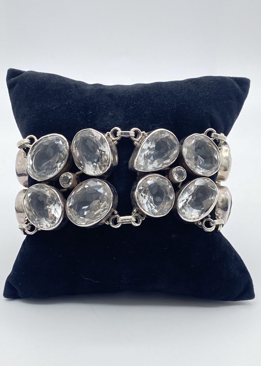 GRANDE BRACCIALE VINTAGE IN ARGENTO 925 E CRISTALLI DI ROCCA. ANNI ‘90