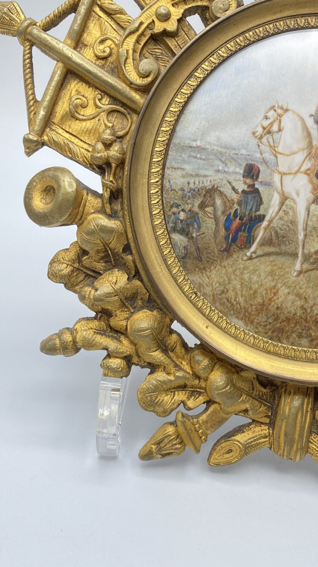 O. VERNET D’APRÉS MINIATURA DIPINTA SU AVORIO, DI NAPOLEONE BONAPARTE DURANTE LA BATTAGLIA DI WAGRAM, CON PREGIATA CORNICE IN BRONZO DORATO COEVA. FRANCIA, PRIMA METÀ DEL XIX sec. - immagine 5