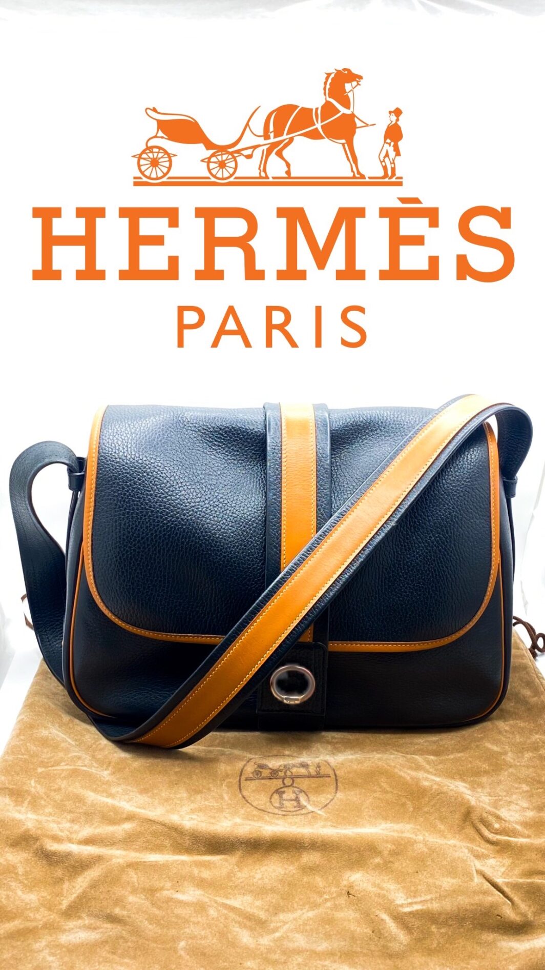 HERMÈS VINTAGE. BORSA “NOUMEA” BLU NAVY E NOCCIOLA. FRANCIA, 1985.