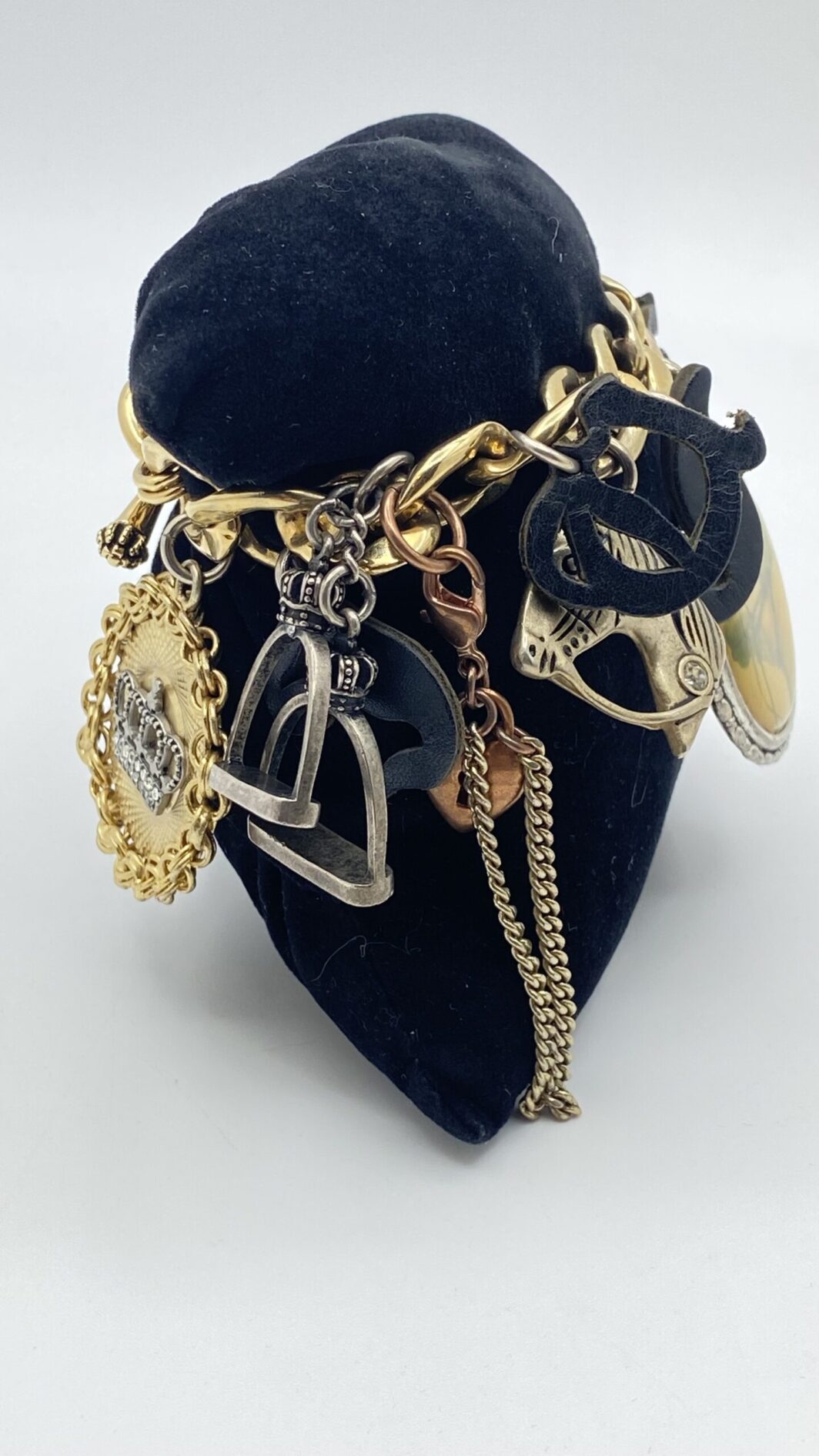 BIGIOTTERIA “JUICY COUTURE” VINTAGE. BRACCIALE CHARMS EQUESTRE. ELEGANZA GRINTOSA. - immagine 17