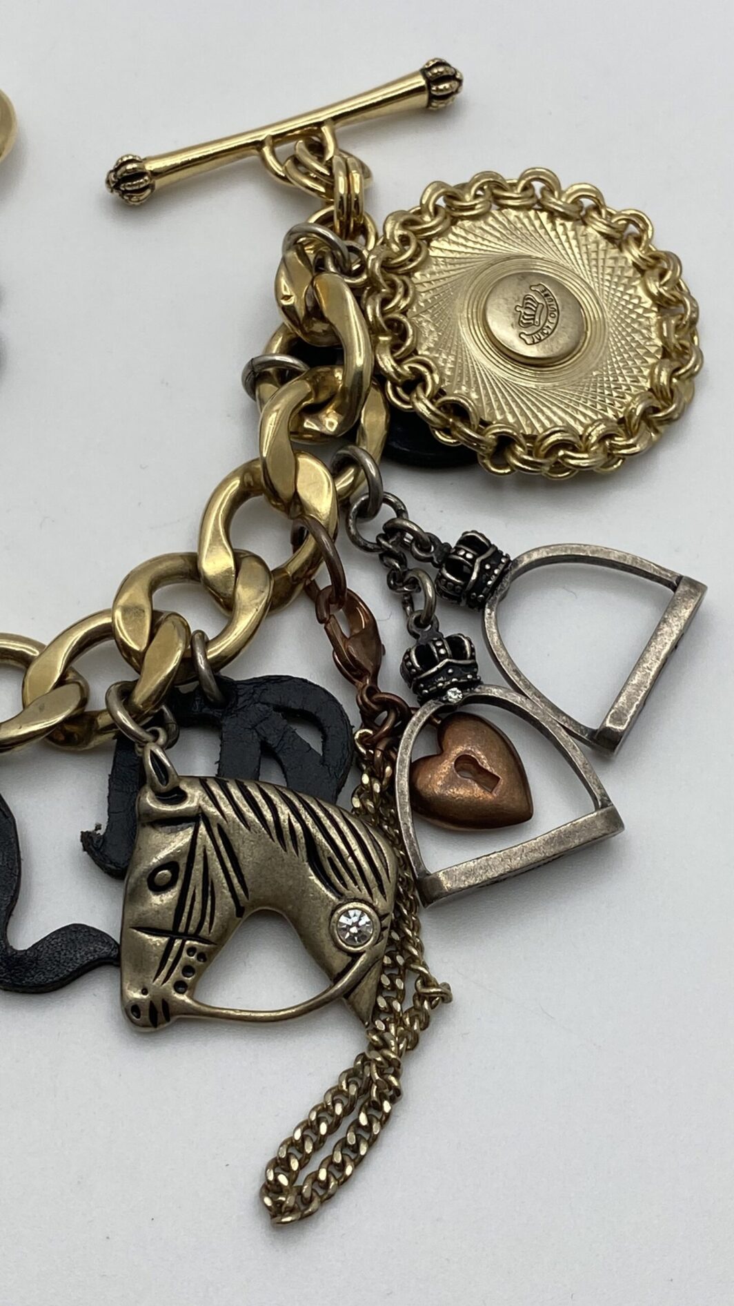 BIGIOTTERIA “JUICY COUTURE” VINTAGE. BRACCIALE CHARMS EQUESTRE. ELEGANZA GRINTOSA. - immagine 9