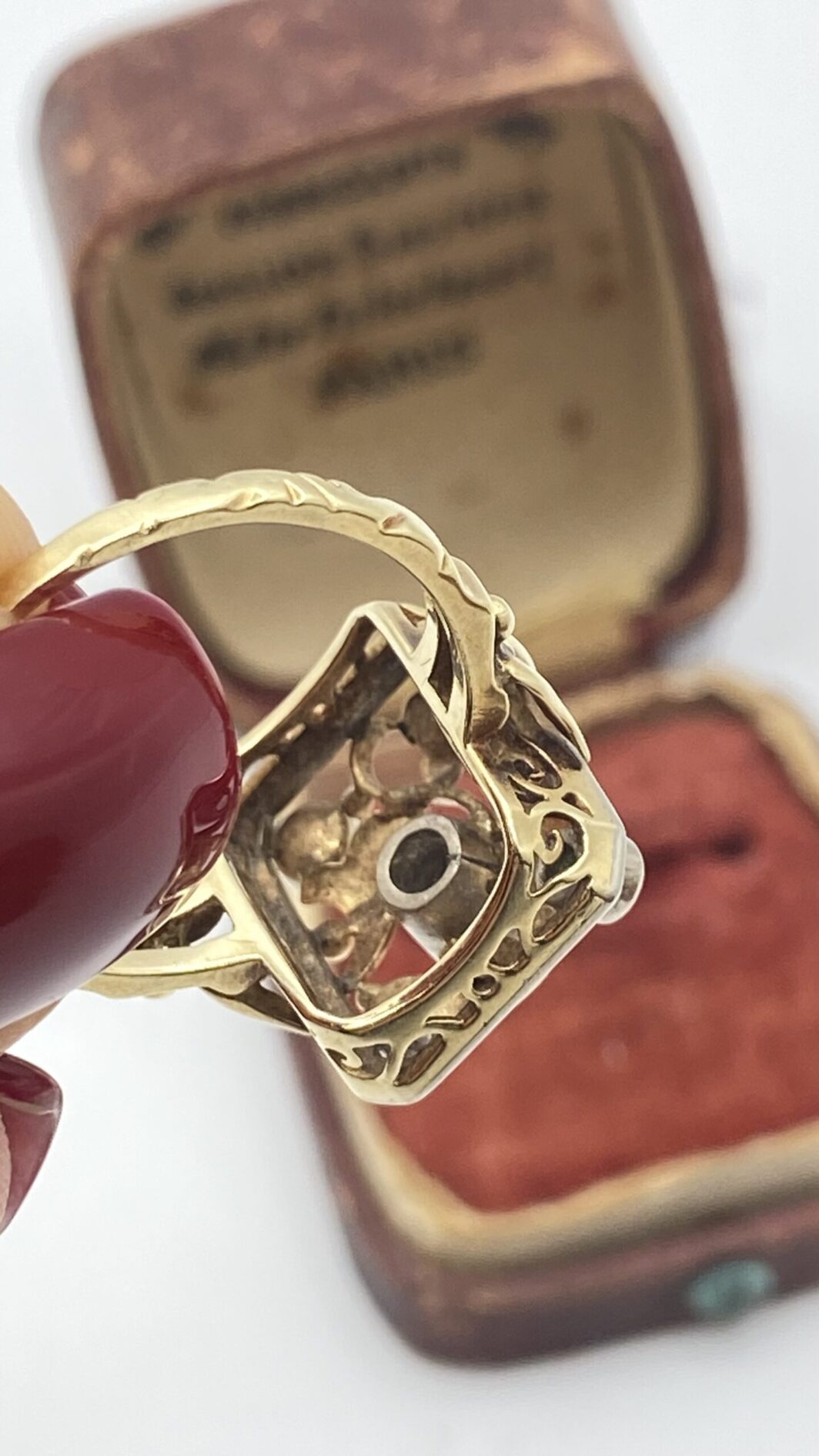 ANELLO LIBERTY INCANTATO: DIAMANTE, PERLA E SMERALDO IN UN CAPOLAVORO FLOREALE, IN ORO 12 CT. - immagine 10