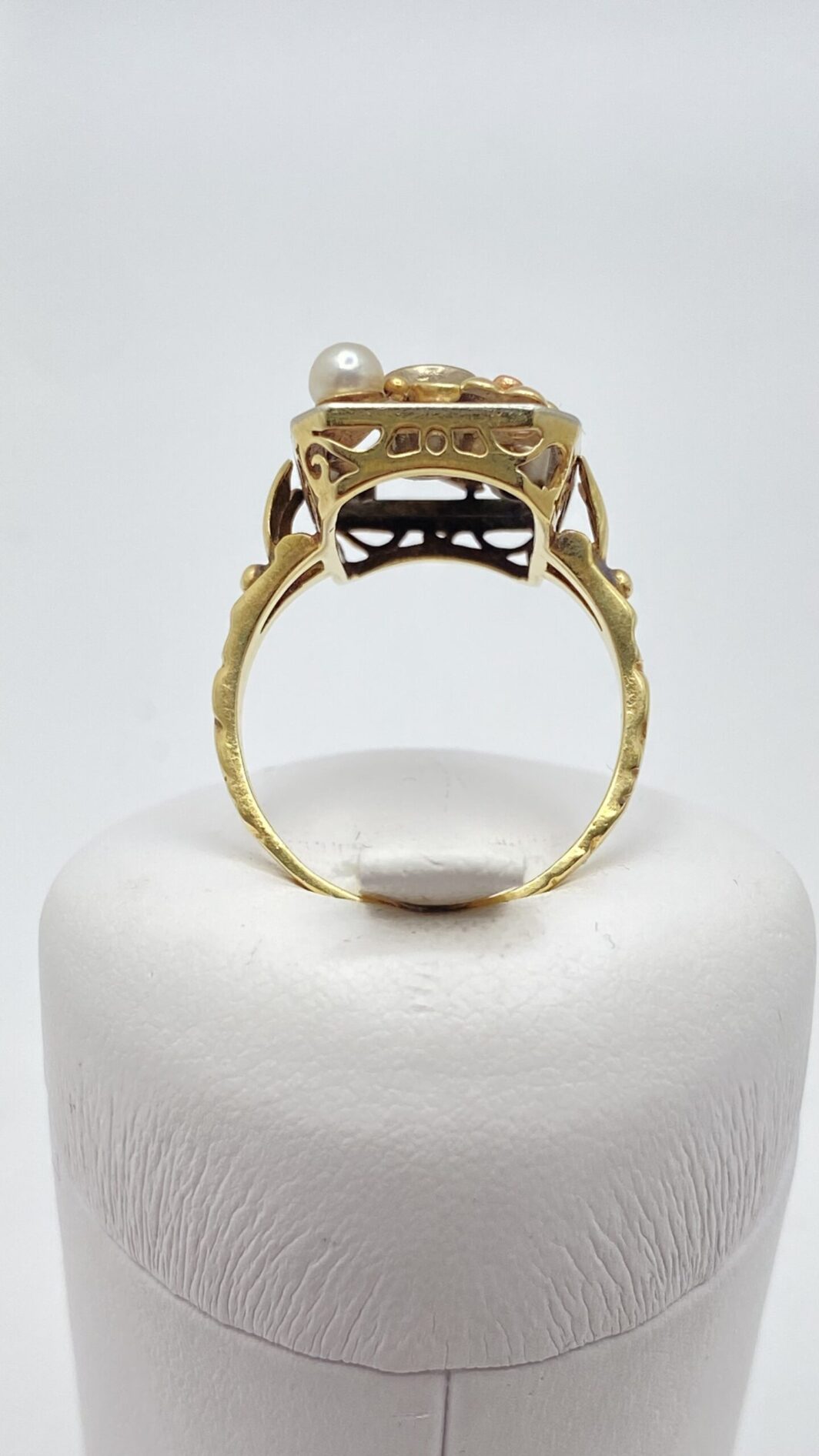 ANELLO LIBERTY INCANTATO: DIAMANTE, PERLA E SMERALDO IN UN CAPOLAVORO FLOREALE, IN ORO 12 CT. - immagine 9