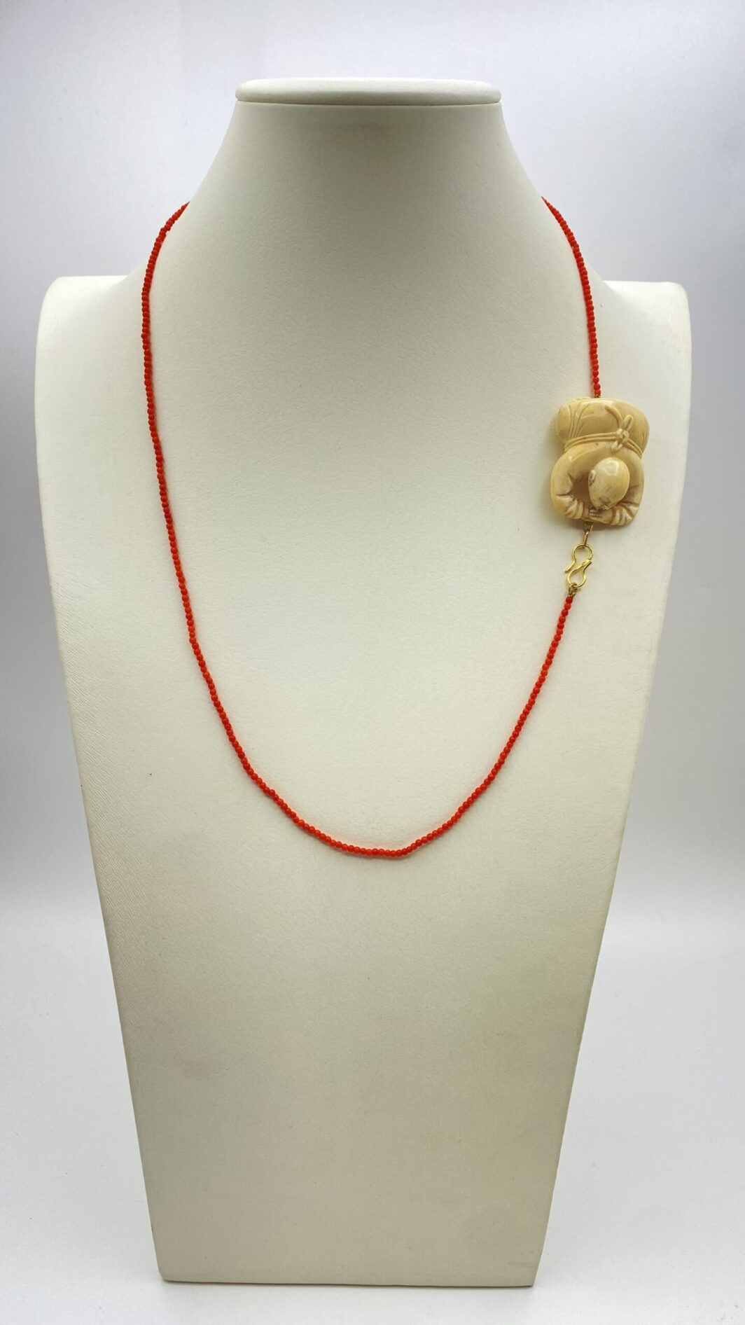 RARISSIMA E ORIGINALE PARURE IN CORALLO, AVORIO E BRILLANTI. ART DECO, 1920 ca. - immagine 7