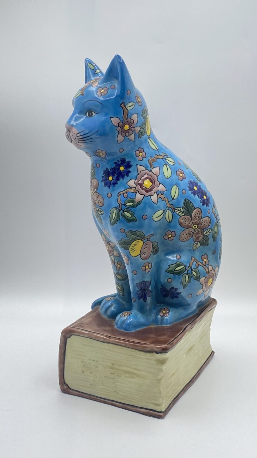 GATTO IN PORCELLANA SMALTATA ART DÉCO ANNI ’20, FRANCIA: ELEGANZA E RAFFINATEZZA SENZA TEMPO