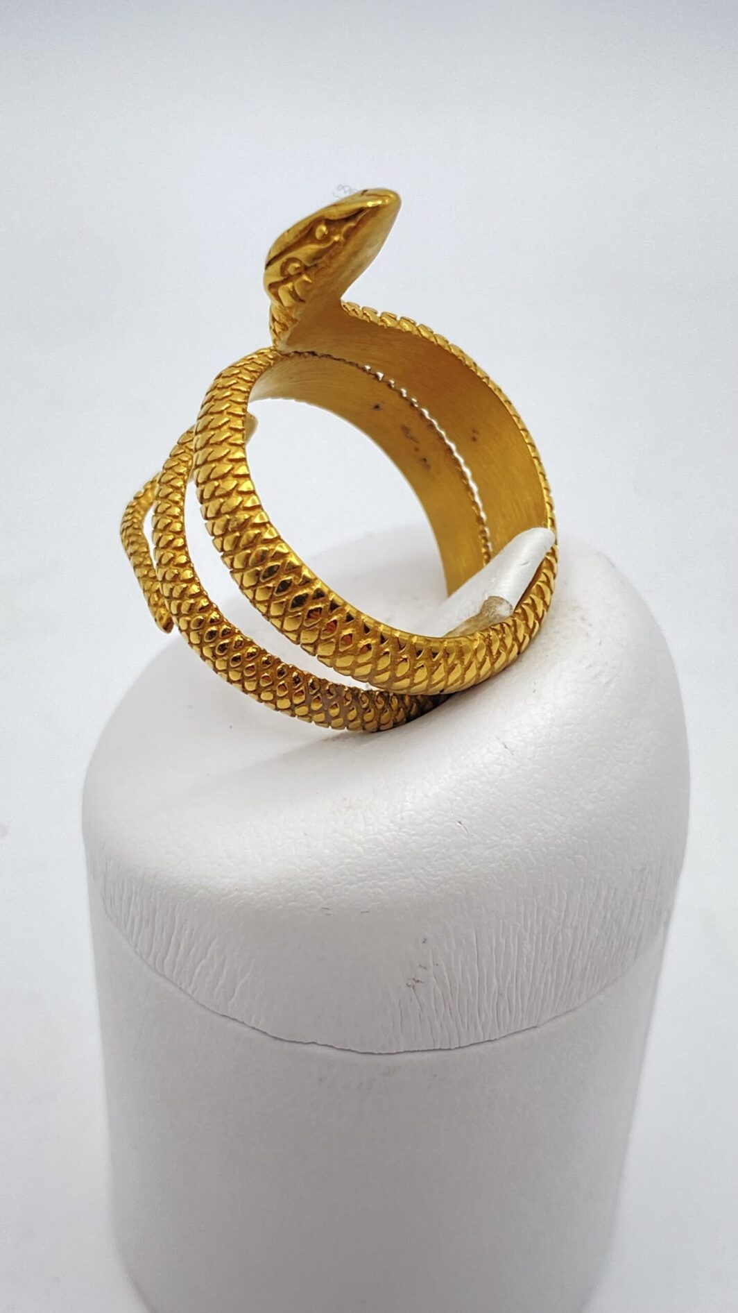 ANELLO VINTAGE IN METALLO GOLDTONE, A FORMA DI SERPENTE. - immagine 11
