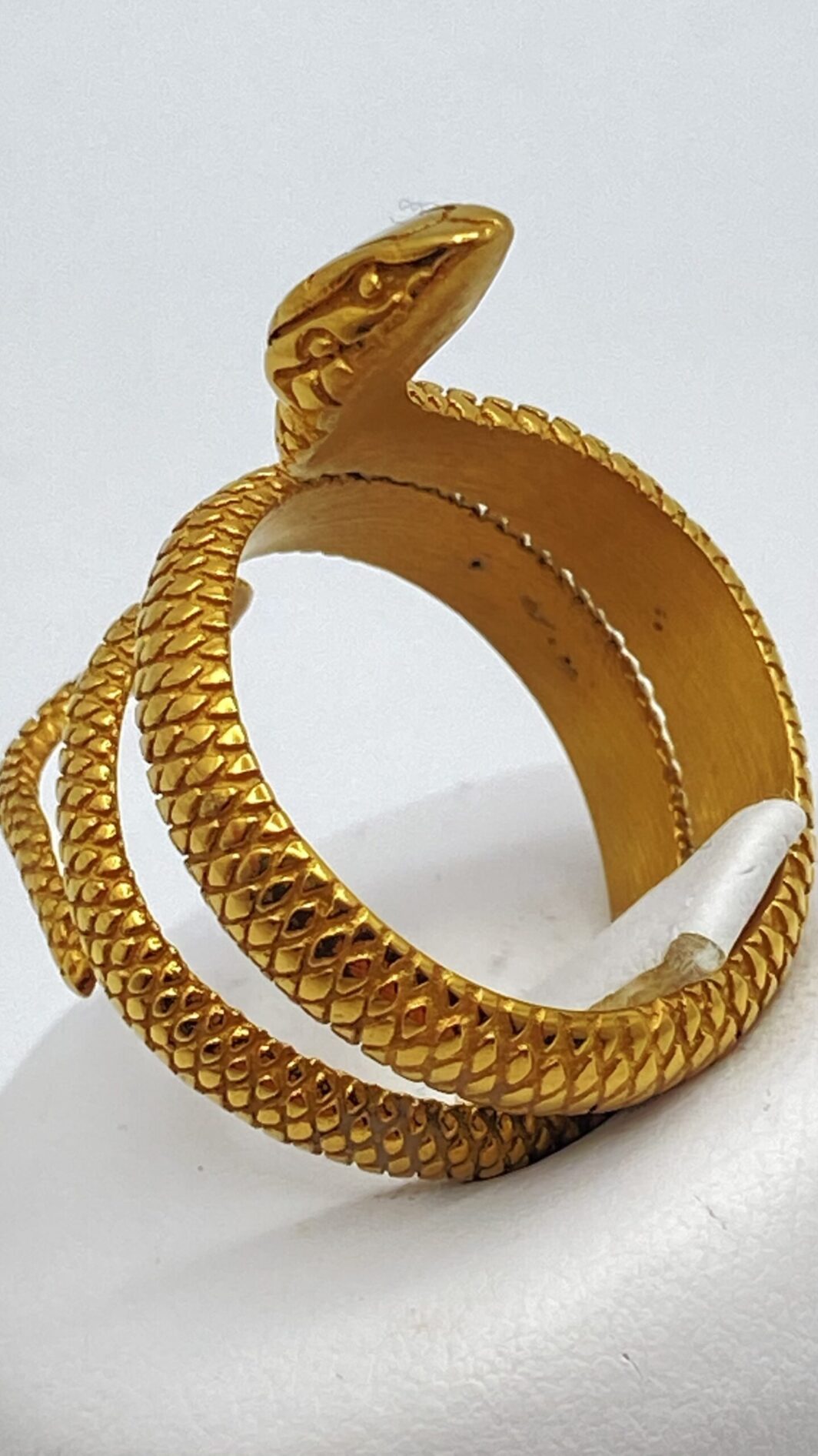 ANELLO VINTAGE IN METALLO GOLDTONE, A FORMA DI SERPENTE. - immagine 10